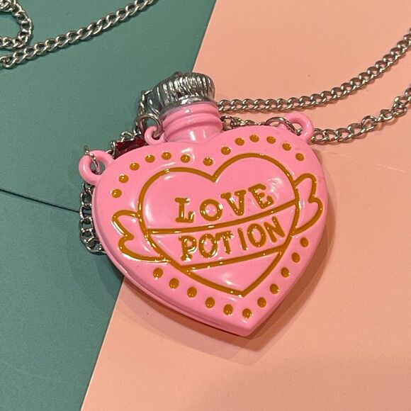 Jewelry - Retro Pink Love Potion Pendant Chaint Necklace